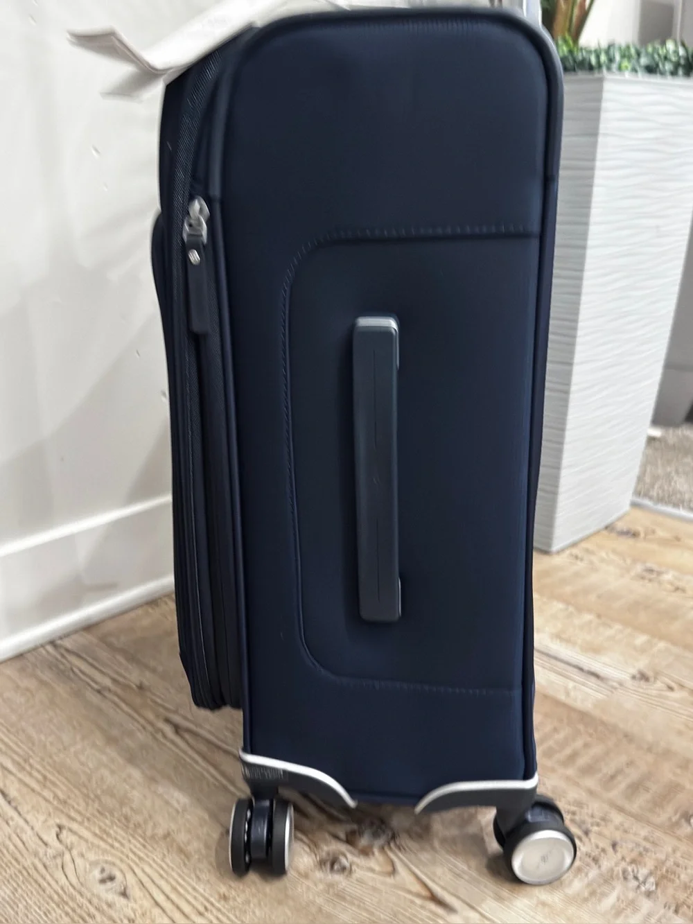 Samsonite Deep Navy Spinner Carry-On Silhouette 18 Softside Suitcase travel bag
